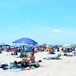 Steps To Beach Fully Renovated Sleeps 6