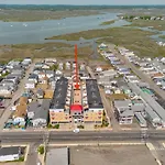 Harbor Hideaway 1 Block To Beach Ac