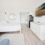 Hampton Tides-Ocean View-Top Floor With Balcony