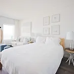 Hampton Tides-Ocean View-Top Floor With Balcony