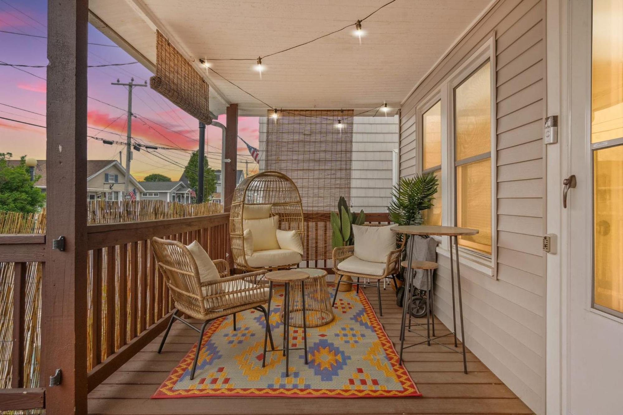 Steps To Porch Grill - The Sister Holiday home *