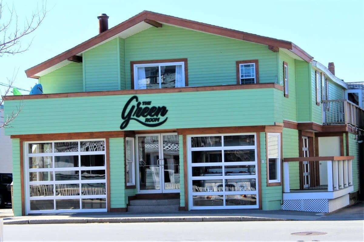 Steps To Pet Friendly Front Unit * Hampton
