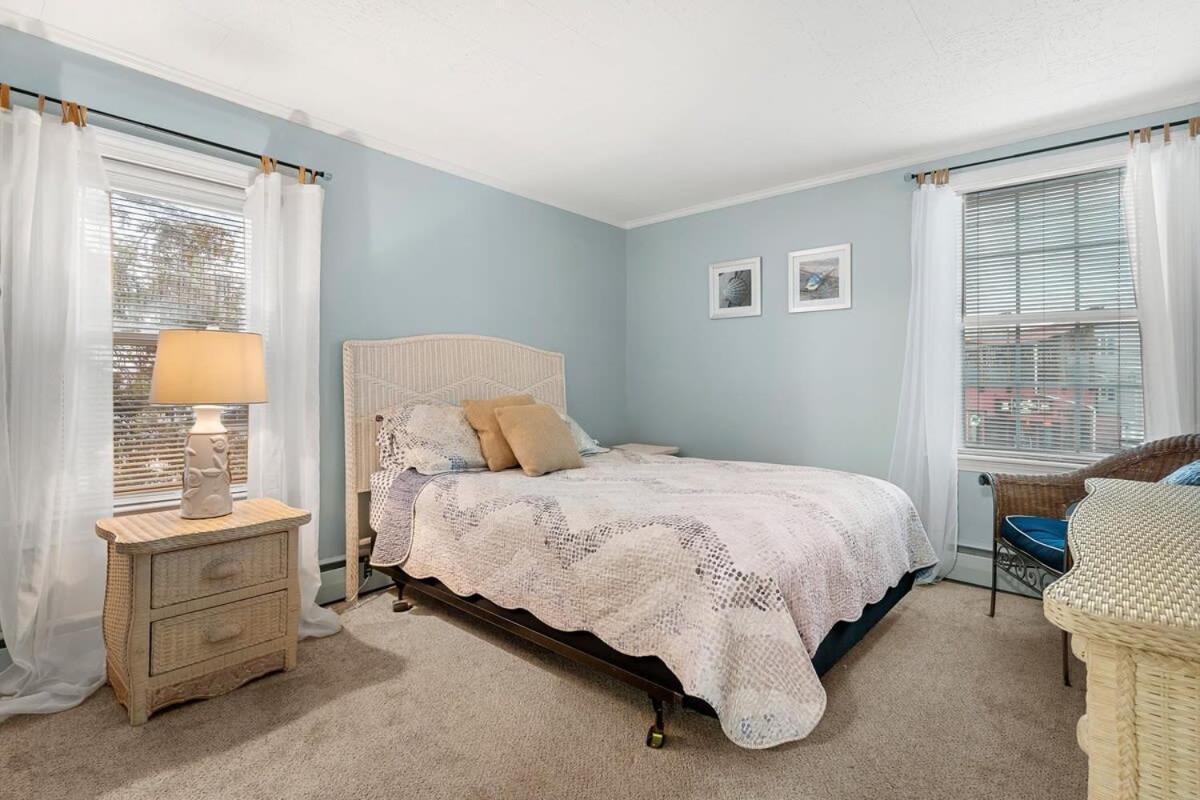 Apartment Steps To Pet Friendly Front Unit Hampton