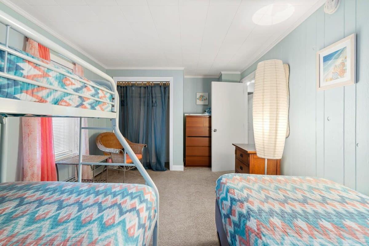 Steps To Pet Friendly Front Unit Apartment *