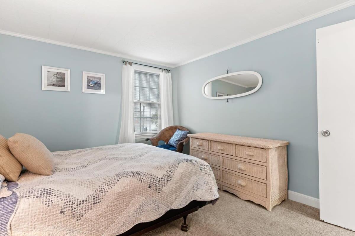 Steps To Pet Friendly Front Unit Apartment