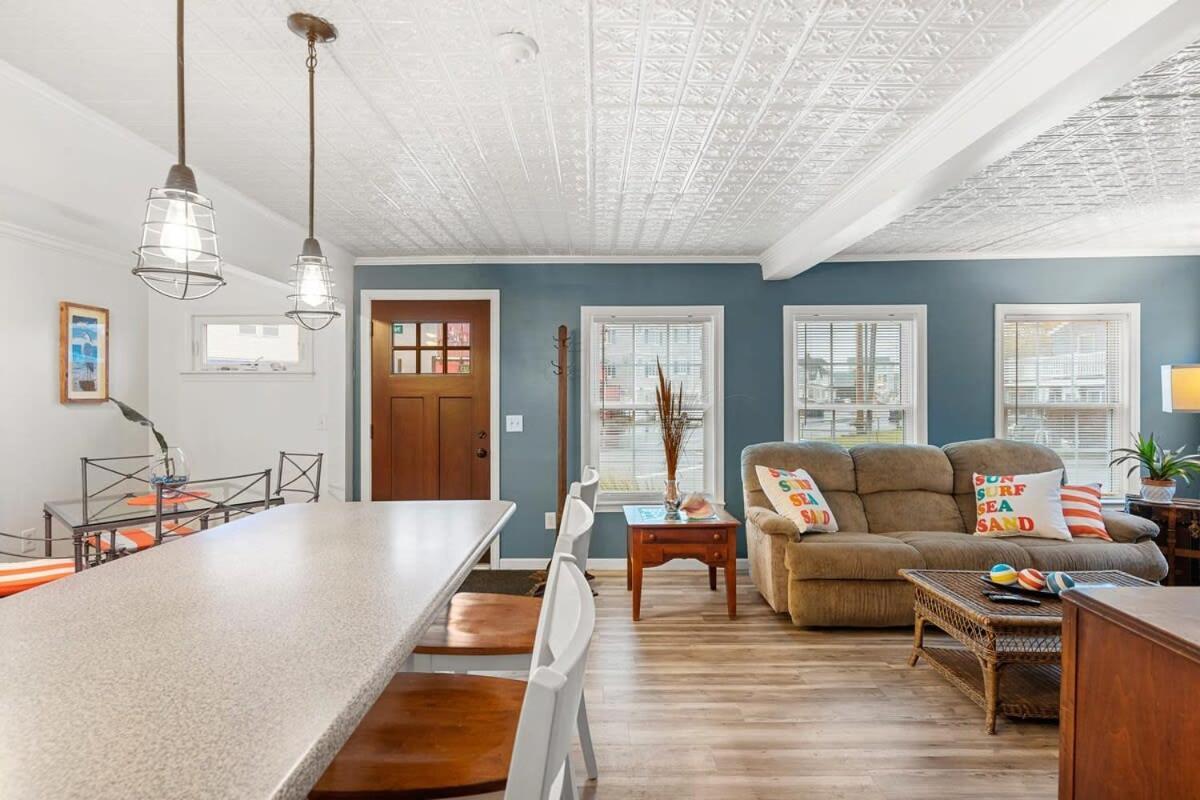 Apartment Steps To Pet Friendly Front Unit *