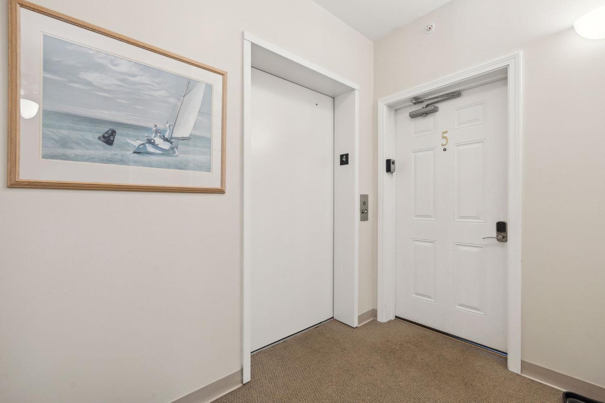 Ocean Views Balcony K Street Penthouse #5 Holiday home Hampton