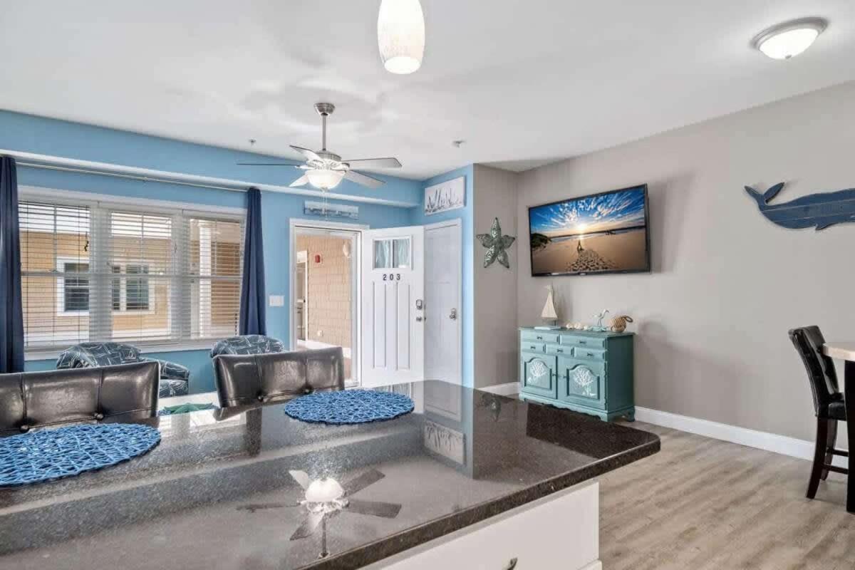 Harbor Hideaway 1 Block To Ac Holiday home Hampton