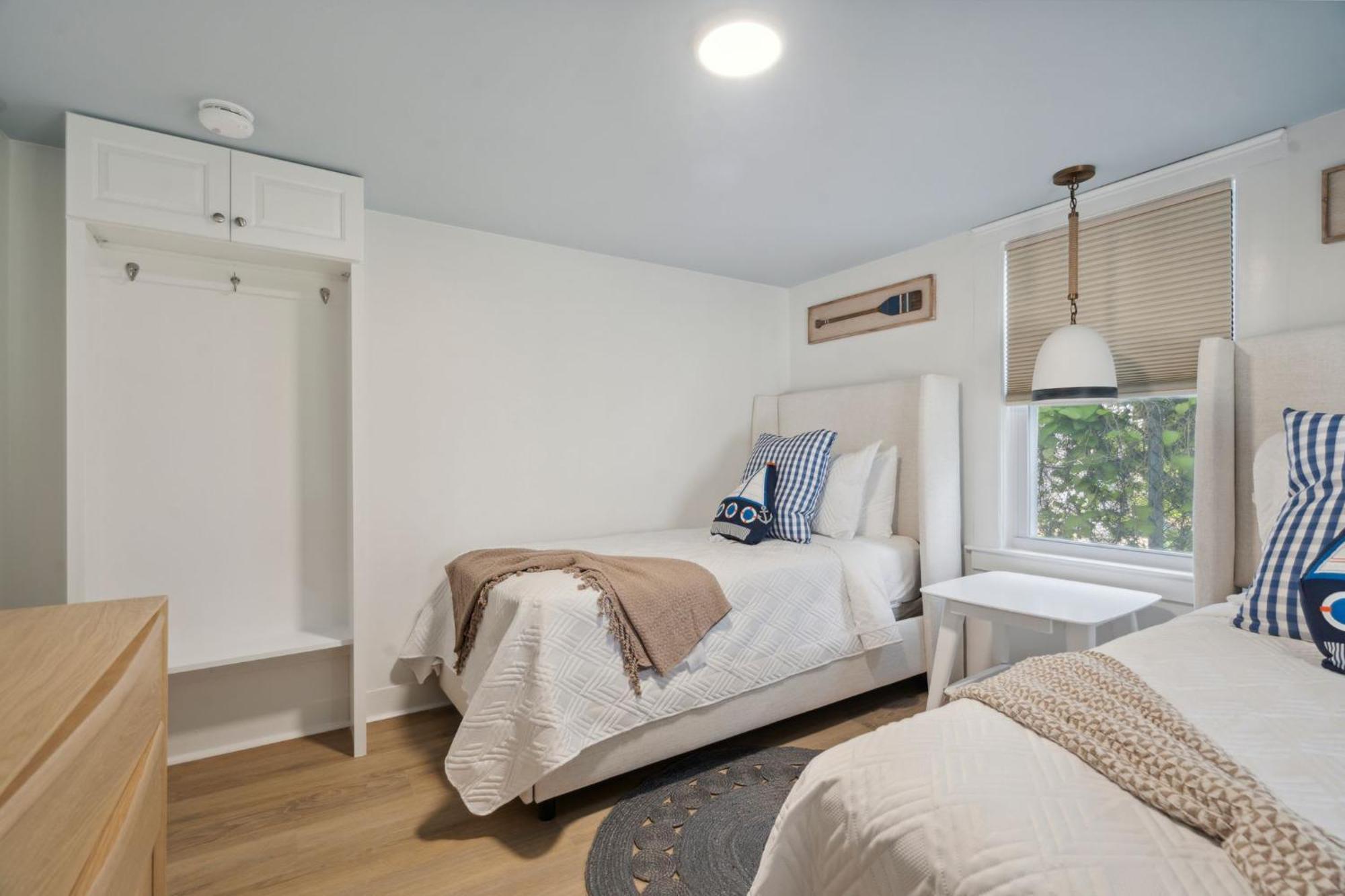 Apartment Professionally Designed Porch Swing Renovated *