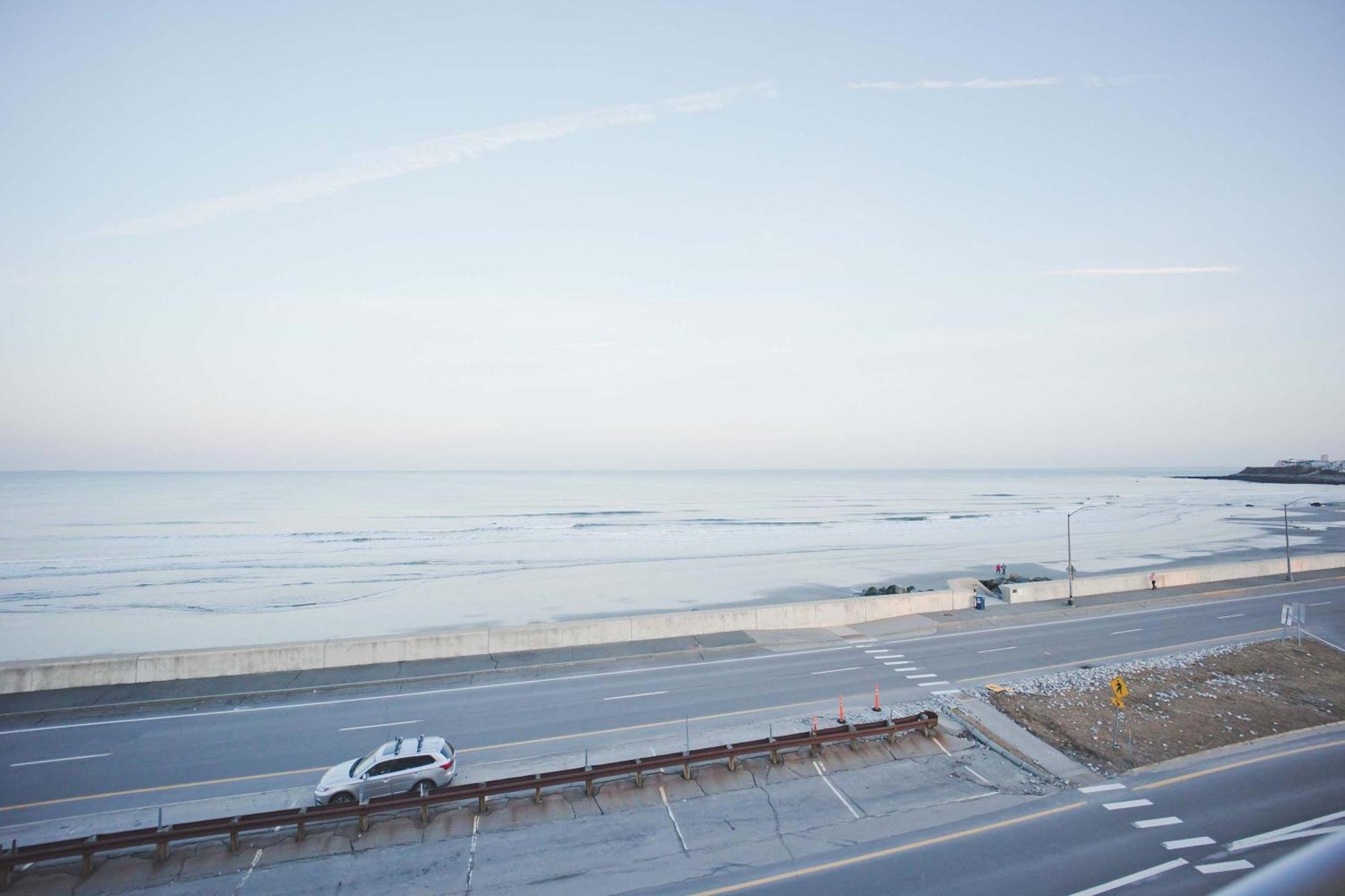Tides-ocean View-top Floor With Balcony Apartment