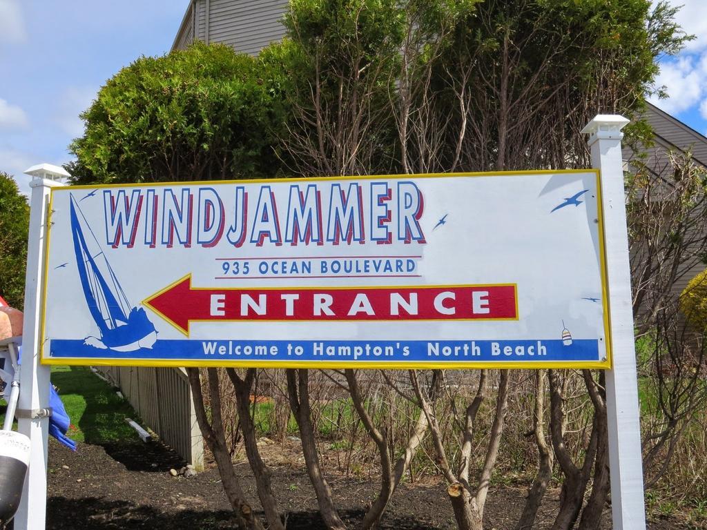 Windjammer By The Sea Motel