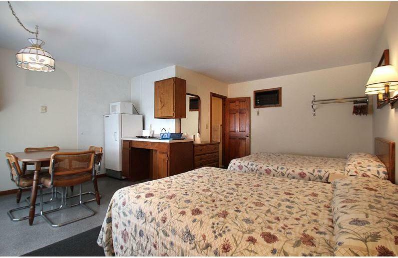 Dolphyn Motel